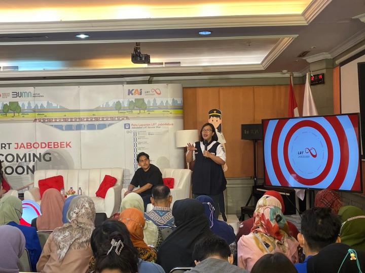 LRT Jabodebek Goes to Campus â€œKunjungan sosialisasi pertama LRT Jabodebek di STBA LIA Jakartaâ€